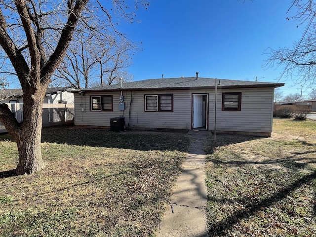 single story home featuring cooling unit and a front yard