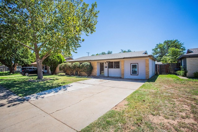 single story home featuring a front lawn