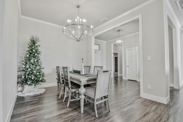 dining space with crown molding, dark hardwood / wood-style floors, and a chandelier