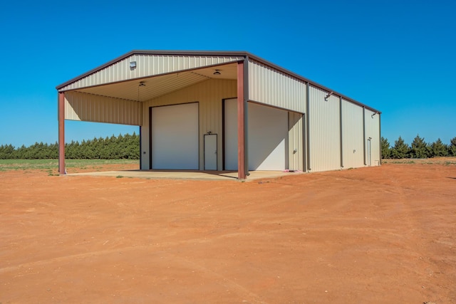 view of outdoor structure with an outdoor structure