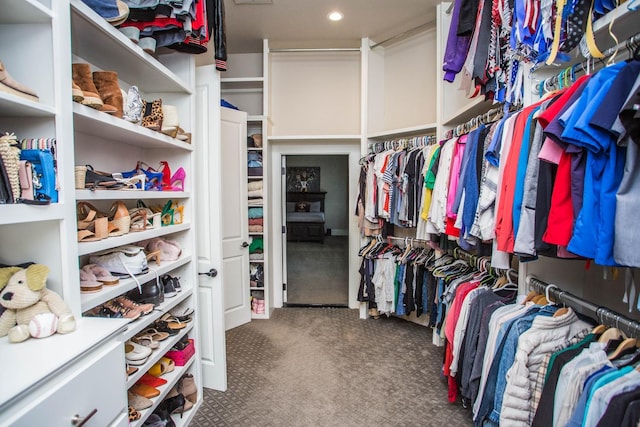 walk in closet featuring carpet floors