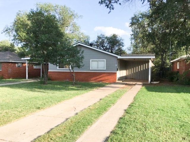 view of front of home featuring a front lawn