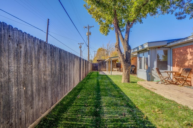 view of yard featuring a patio area