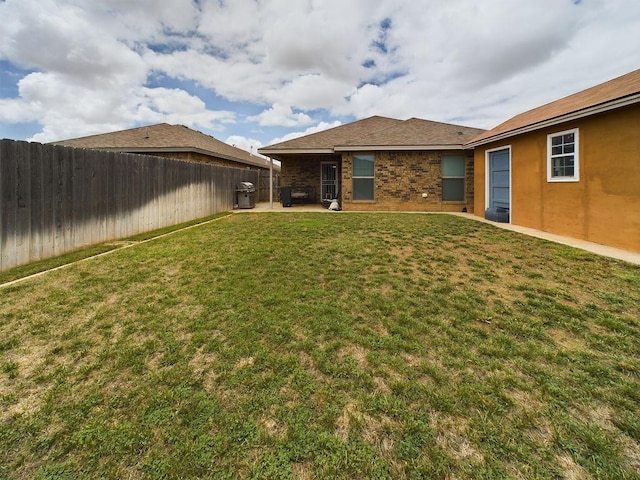 view of yard featuring a patio