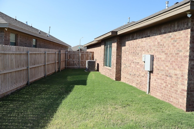 view of yard featuring cooling unit