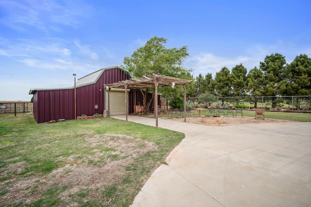 view of yard with a garage and an outdoor structure