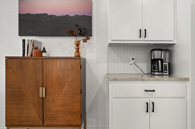 6937 12th St, Lubbock, TX 79416 - bar with tasteful backsplash