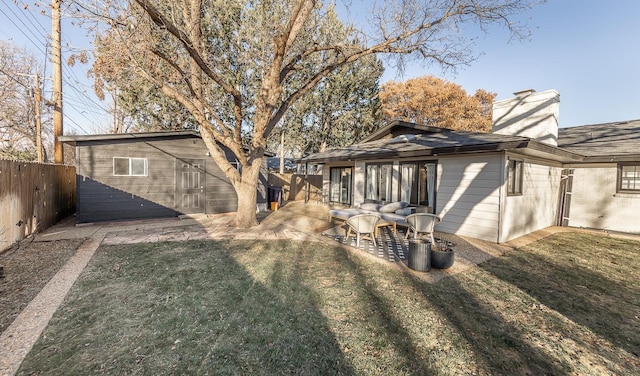 view of yard with an outdoor structure