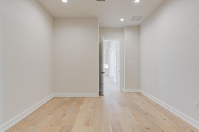 spare room with light wood-type flooring, baseboards, visible vents, and recessed lighting