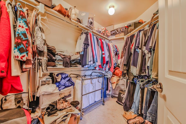 walk in closet featuring carpet