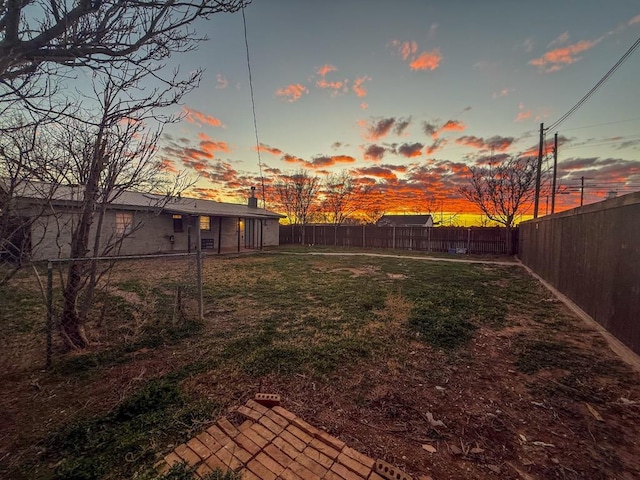 view of yard at dusk