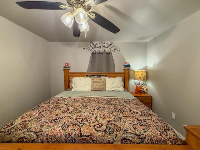 bedroom featuring ceiling fan