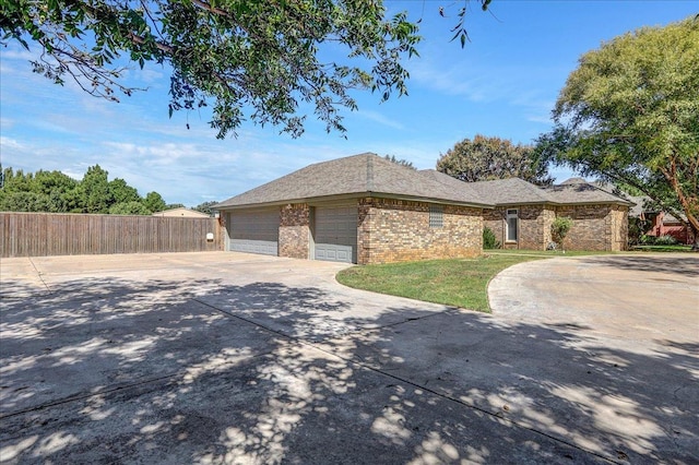 view of front facade featuring a garage