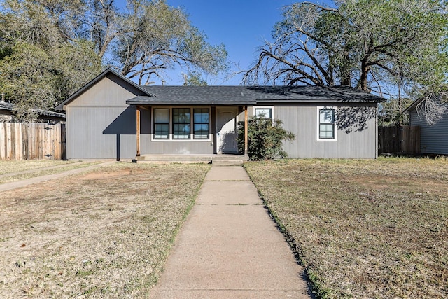 view of front facade with a front yard