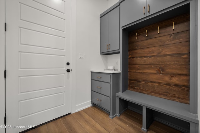 4606 138th Pl, Lubbock, TX 79424 - mudroom featuring wood finished floors and baseboards