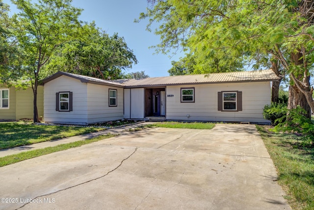 3819 30th St, Lubbock, TX 79410 - single story home featuring metal roof