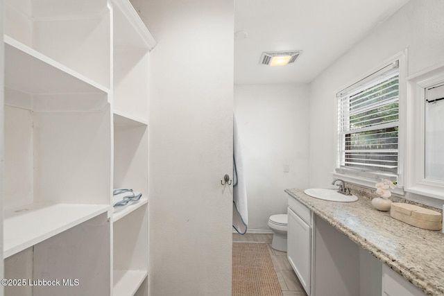 3415 39th St, Lubbock, TX 79413 - full bath featuring vanity and a bath