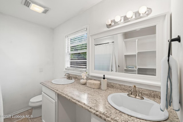3415 39th St, Lubbock, TX 79413 - full bath featuring double vanity and toilet