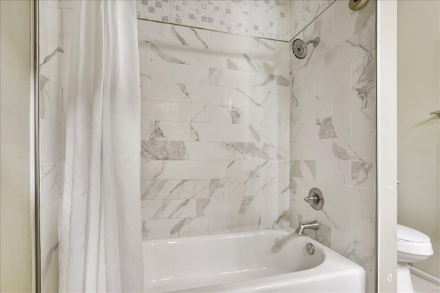 bathroom featuring shower / tub combo with curtain and toilet