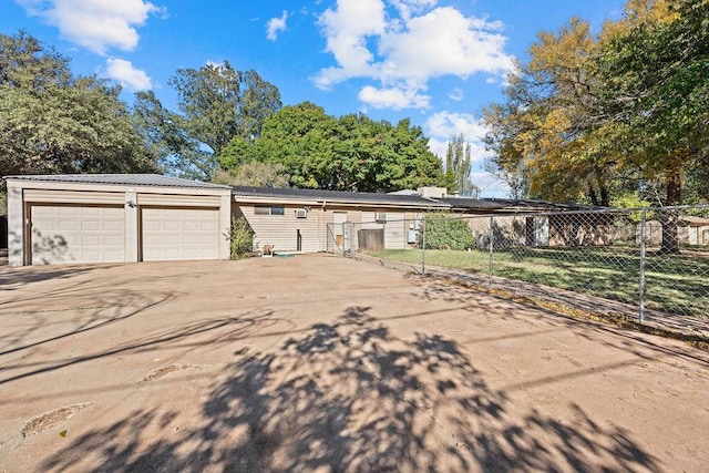 view of front facade featuring a garage