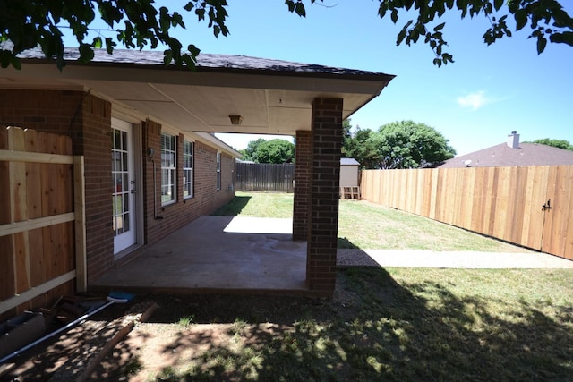 view of yard featuring a patio area