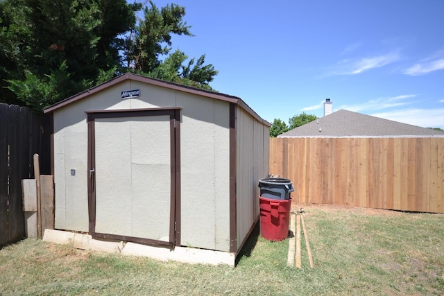 view of outdoor structure with a yard