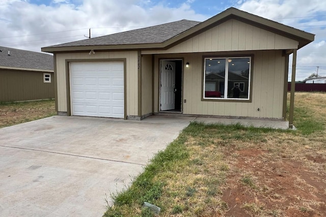 view of front facade featuring a garage