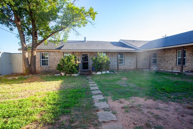 single story home featuring a front yard