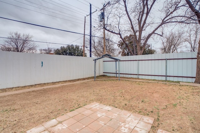 view of yard featuring a patio