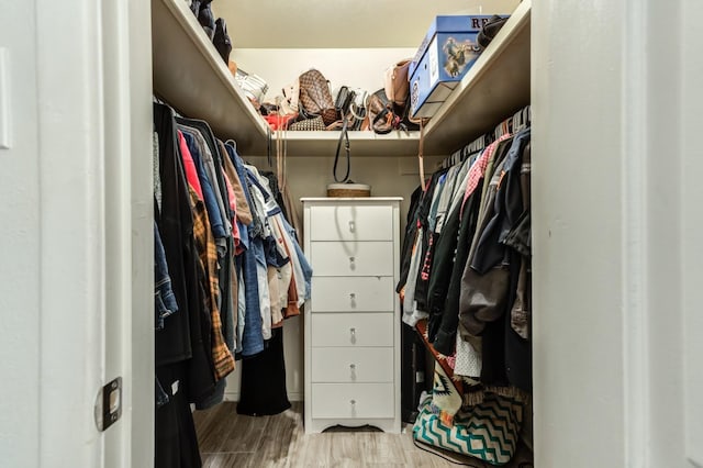 walk in closet with light wood-type flooring