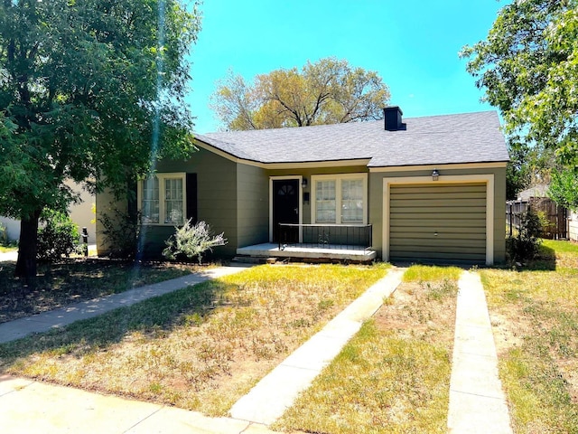 view of front facade featuring a garage and a front yard