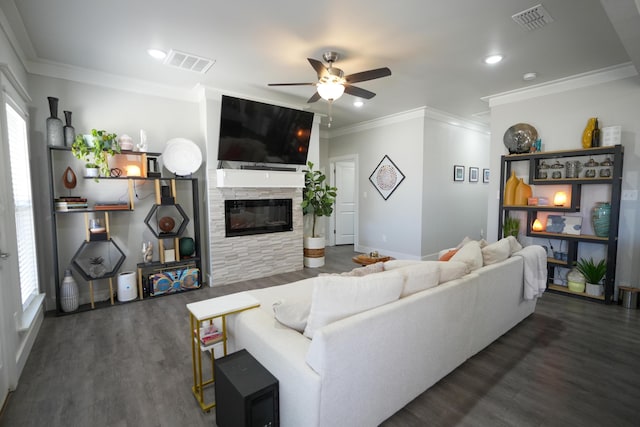 7813 89th St, Lubbock, TX 79424 - living area featuring a ceiling fan, dark wood-type flooring, and visible vents