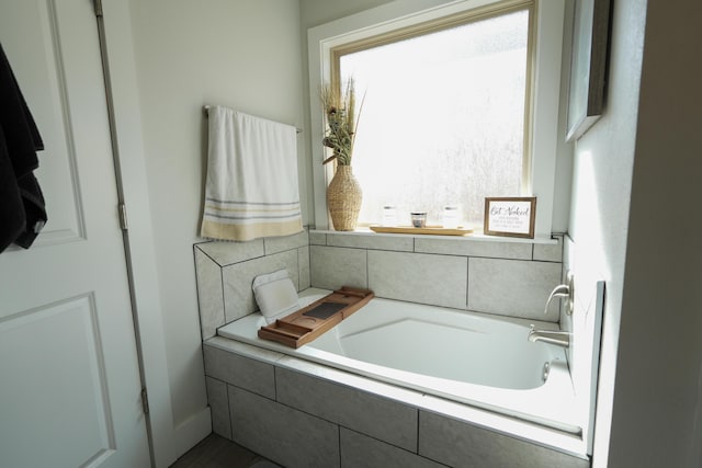 7813 89th St, Lubbock, TX 79424 - bathroom with a garden tub