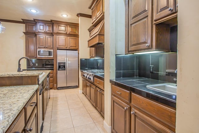 kitchen with recessed lighting, stainless steel appliances, backsplash, and a sink