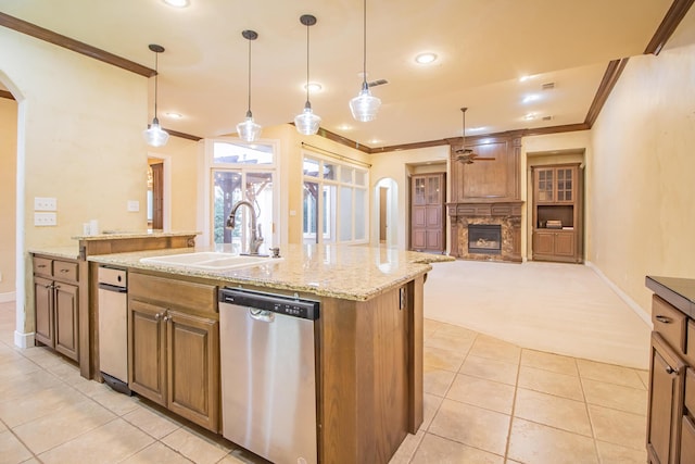 kitchen with crown molding, a sink, arched walkways, dishwasher, and a ceiling fan
