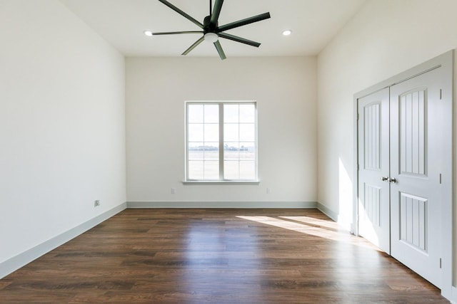 unfurnished bedroom featuring a ceiling fan, dark wood-style floors, baseboards, recessed lighting, and a closet