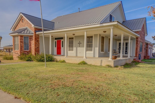 view of front facade with a front yard and covered porch