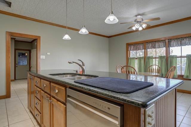 kitchen with an island with sink, sink, dishwashing machine, hanging light fixtures, and ornamental molding