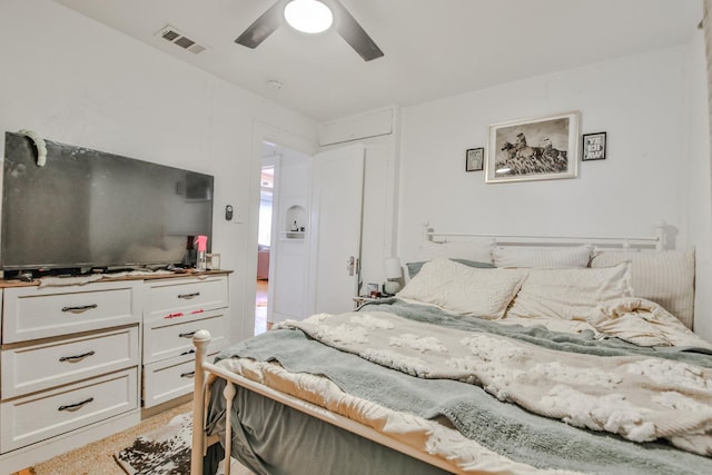 bedroom with ceiling fan