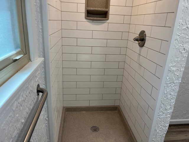 bathroom featuring tiled shower