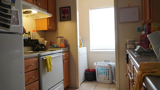 kitchen with light tile patterned flooring, fridge, and electric stove