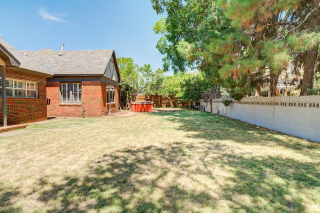 view of yard with a hot tub