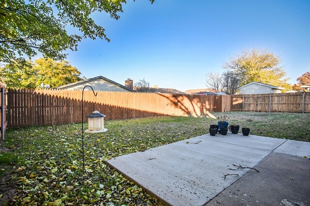 view of yard with a patio area