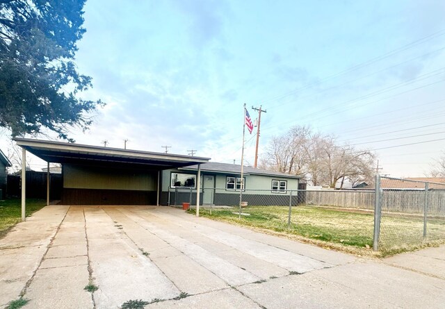 view of front of house with a carport and a front yard