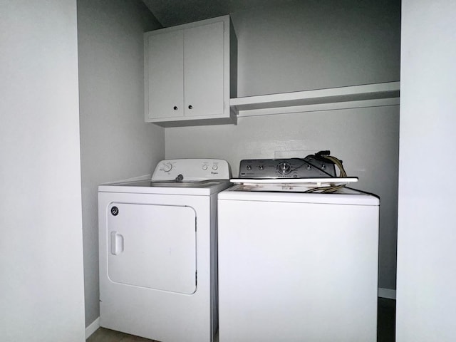 laundry room with cabinets and independent washer and dryer