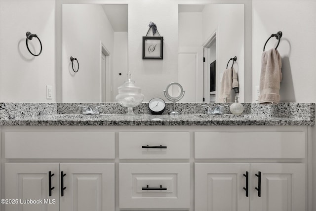 5522 Lehigh St, Lubbock, TX 79416 - full bathroom featuring double vanity