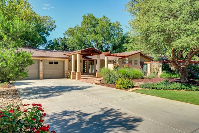 view of front facade with a garage