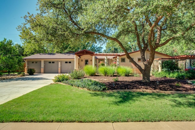 view of front facade featuring a garage and a front lawn