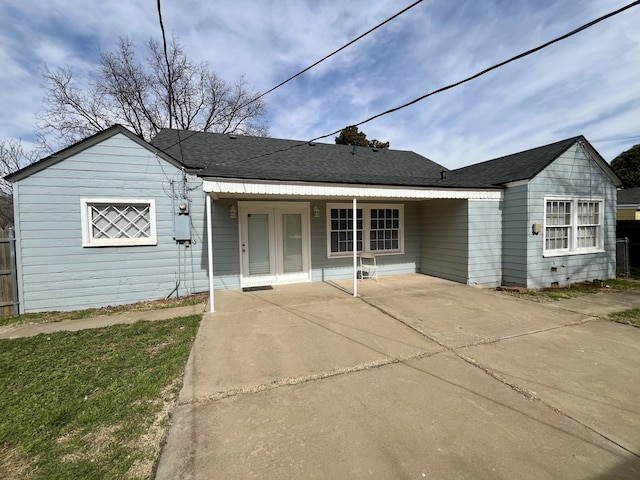 ranch-style house with roof with shingles