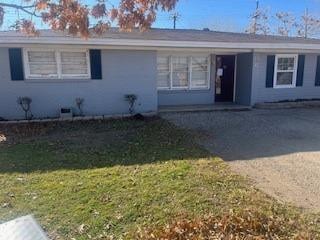 view of front of house with a front yard